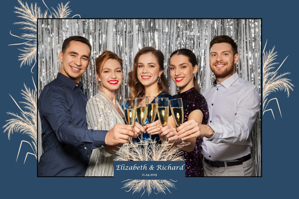 Cadre personnalisé avec fleurs pour évènement familial - Location photomaton Vendée