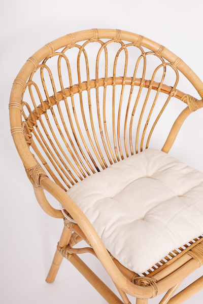 Chaise en rotin de style bohème - Location pour décorer une cérémonie laïque de mariage