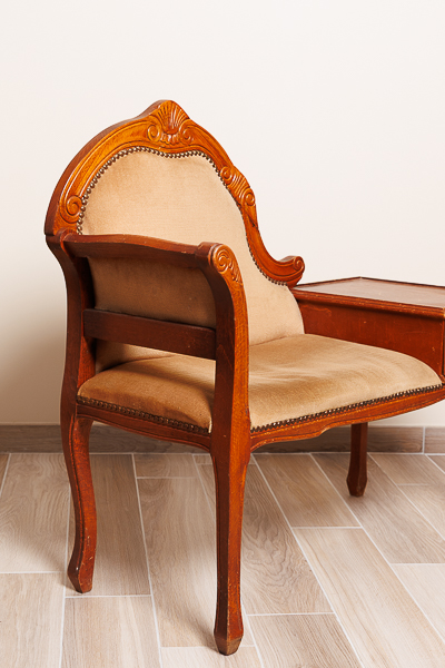 Chaise en rotin de style bohème - Location pour décorer une cérémonie laïque de mariage